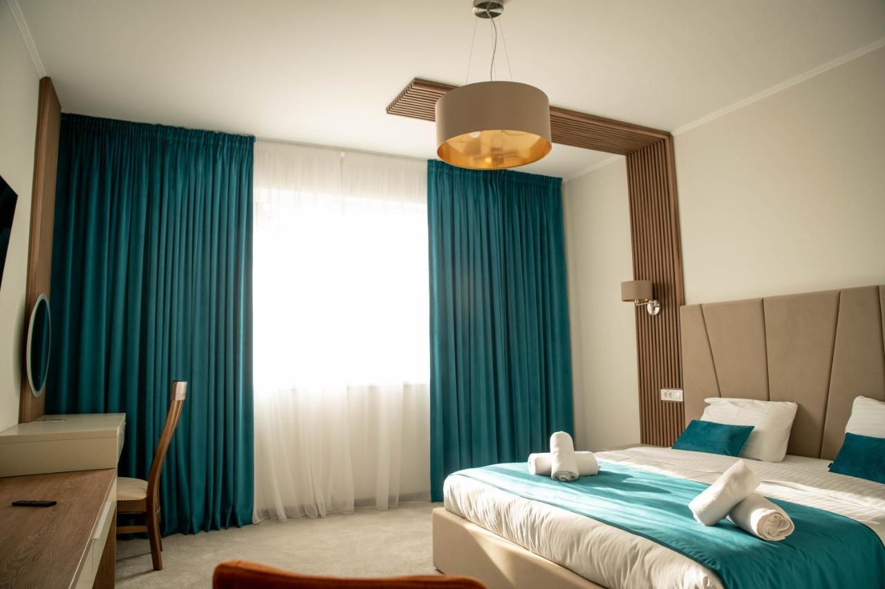 Unique Garden Hotel เบรยลา ภายนอก รูปภาพ